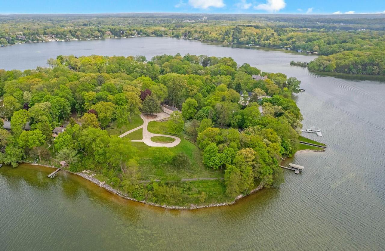 4545 N Hewitts Point, Oconomowoc Lake, WI 53066
