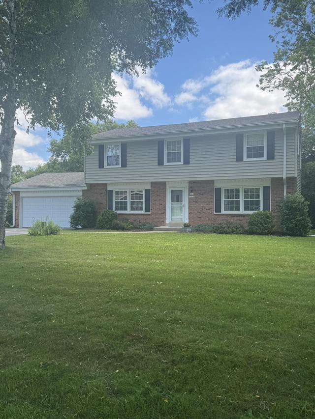 W215N10150 Hickory Dr, Germantown, WI 53017