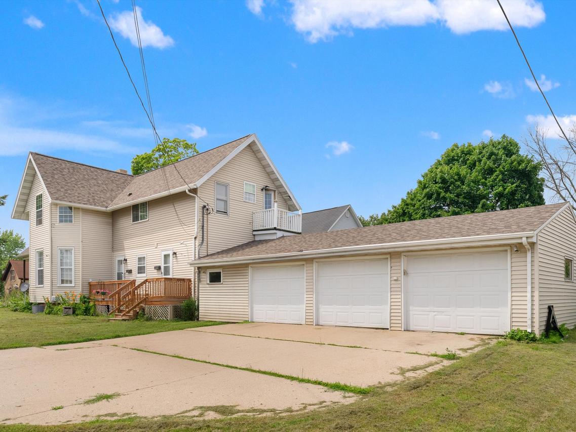 1001 N 8th St, Manitowoc, WI 54220