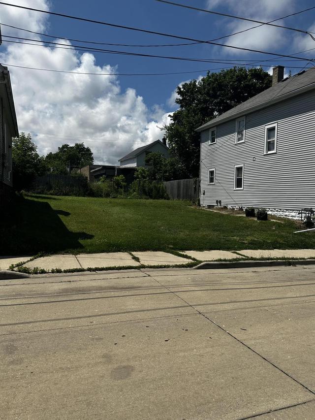 1016 Davis Pl, Racine, WI 53403