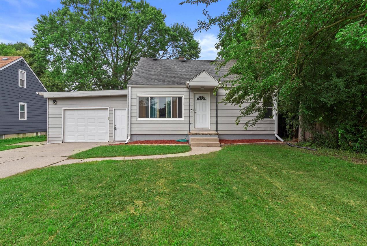 6259 N 106th St, Milwaukee, WI 53225