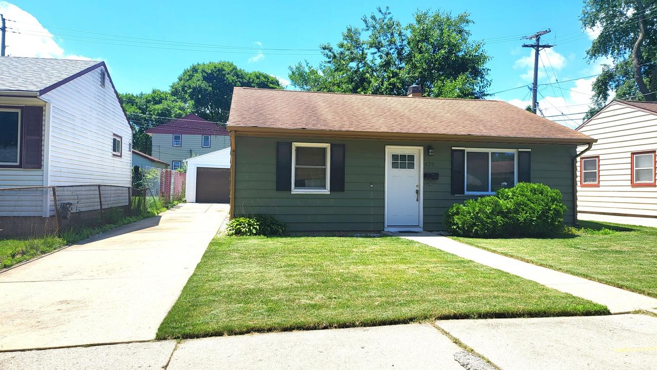 425 S 88th St, Milwaukee, WI 53214