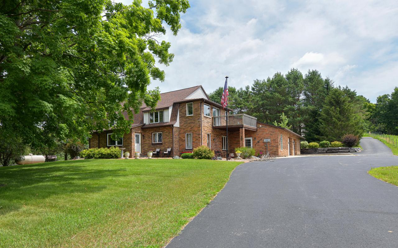 9080 Hickory Dr, Kewaskum, WI 53040