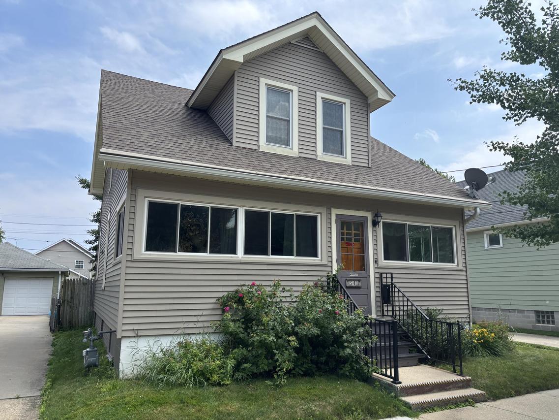 1341 N Grove Ave, Racine, WI 53405