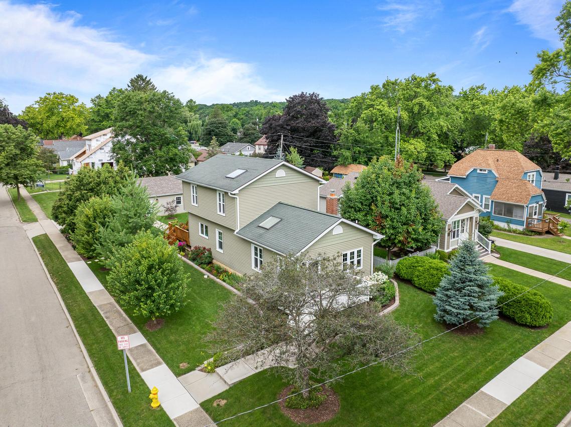 1192 Center St, Lake Geneva, WI 53147