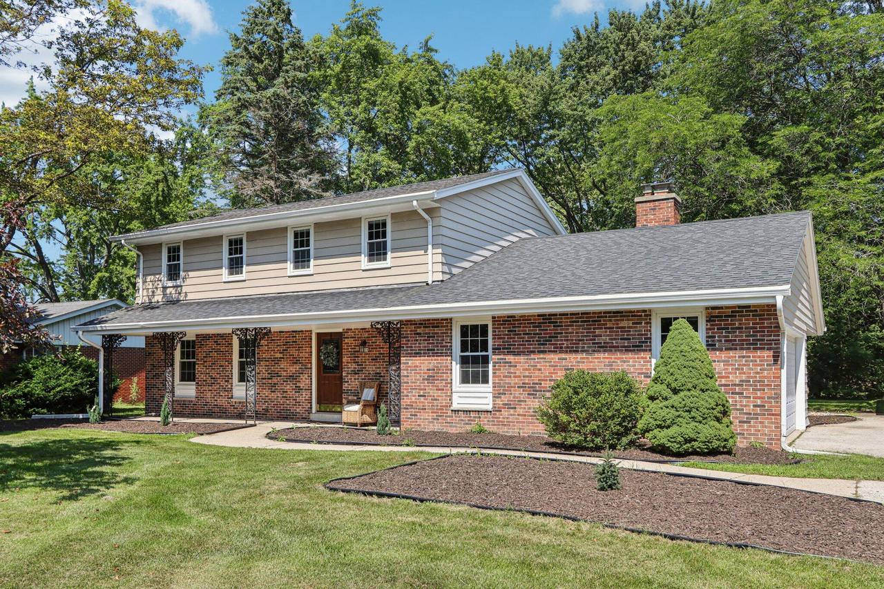 1116 W Montclaire Ave, Glendale, WI 53217