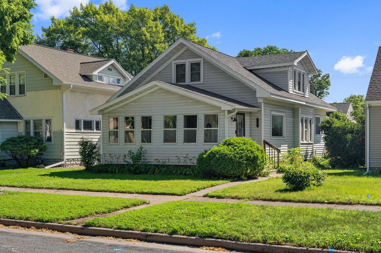 2010 Loomis St, La Crosse, WI 54603