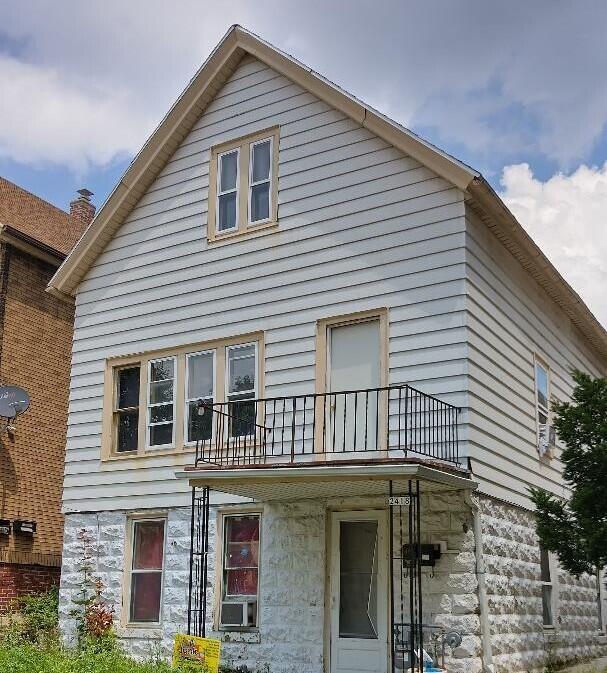 2418 S 9th St, Milwaukee, WI 53215