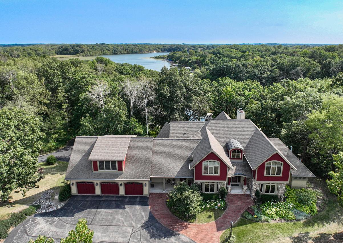 W1969 Itsa Little Rd, East Troy, WI 53149