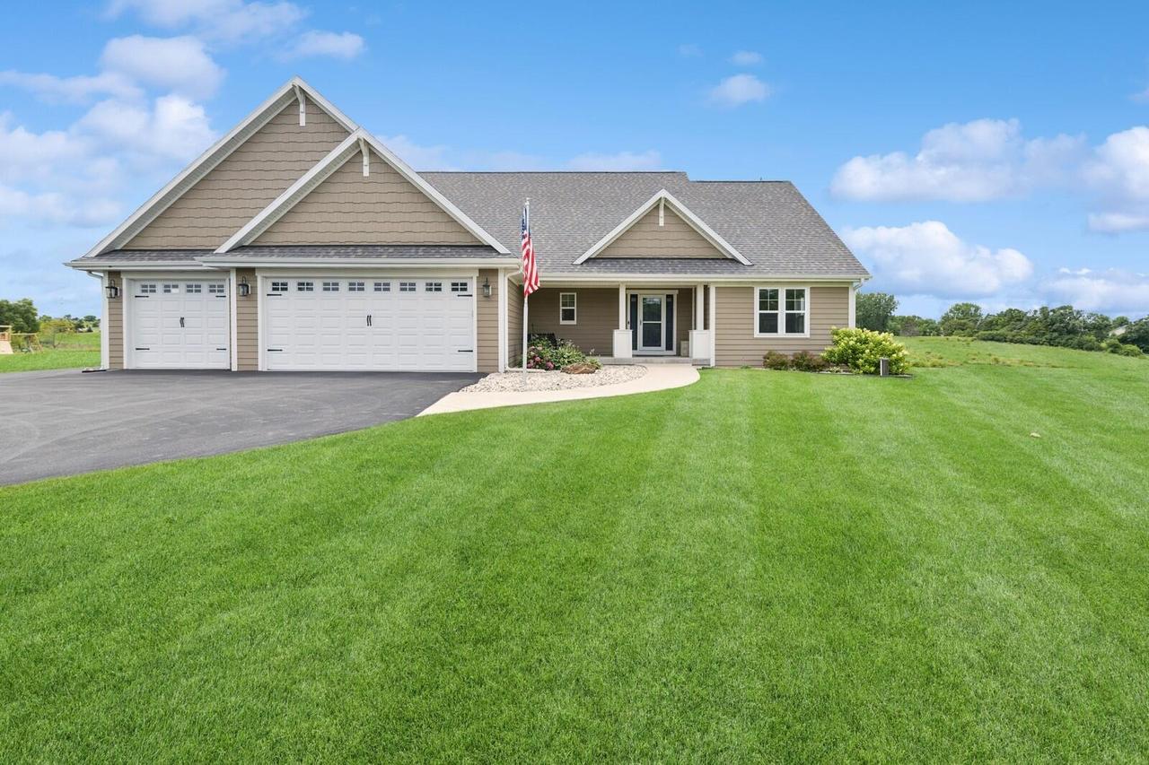 N1451 Maple Ridge, Linn, WI 53147