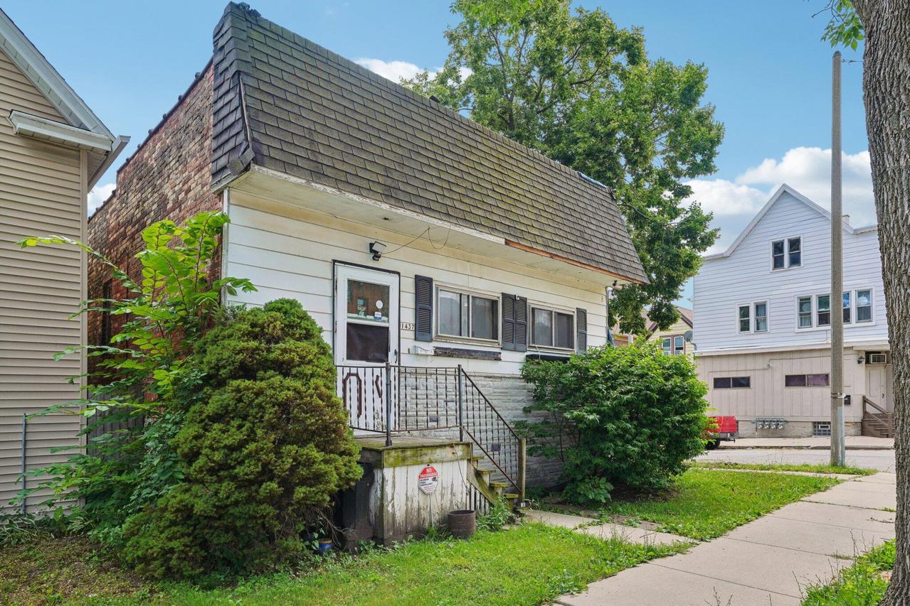 1437 W Arthur Ave, Milwaukee, WI 53215
