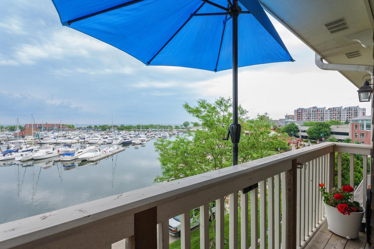 4 Gaslight Dr #308, Racine, WI 53403