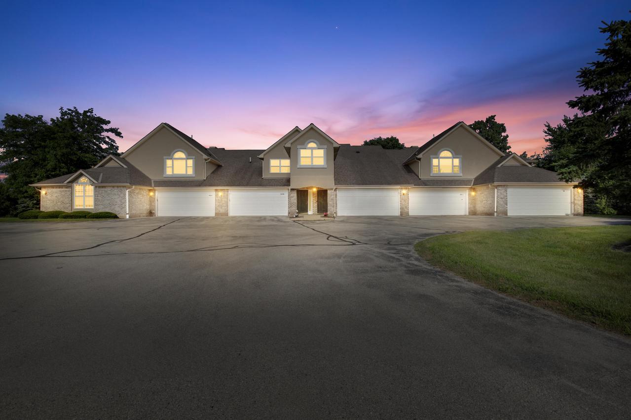 9155 W Elm Ct #F, Franklin, WI 53132