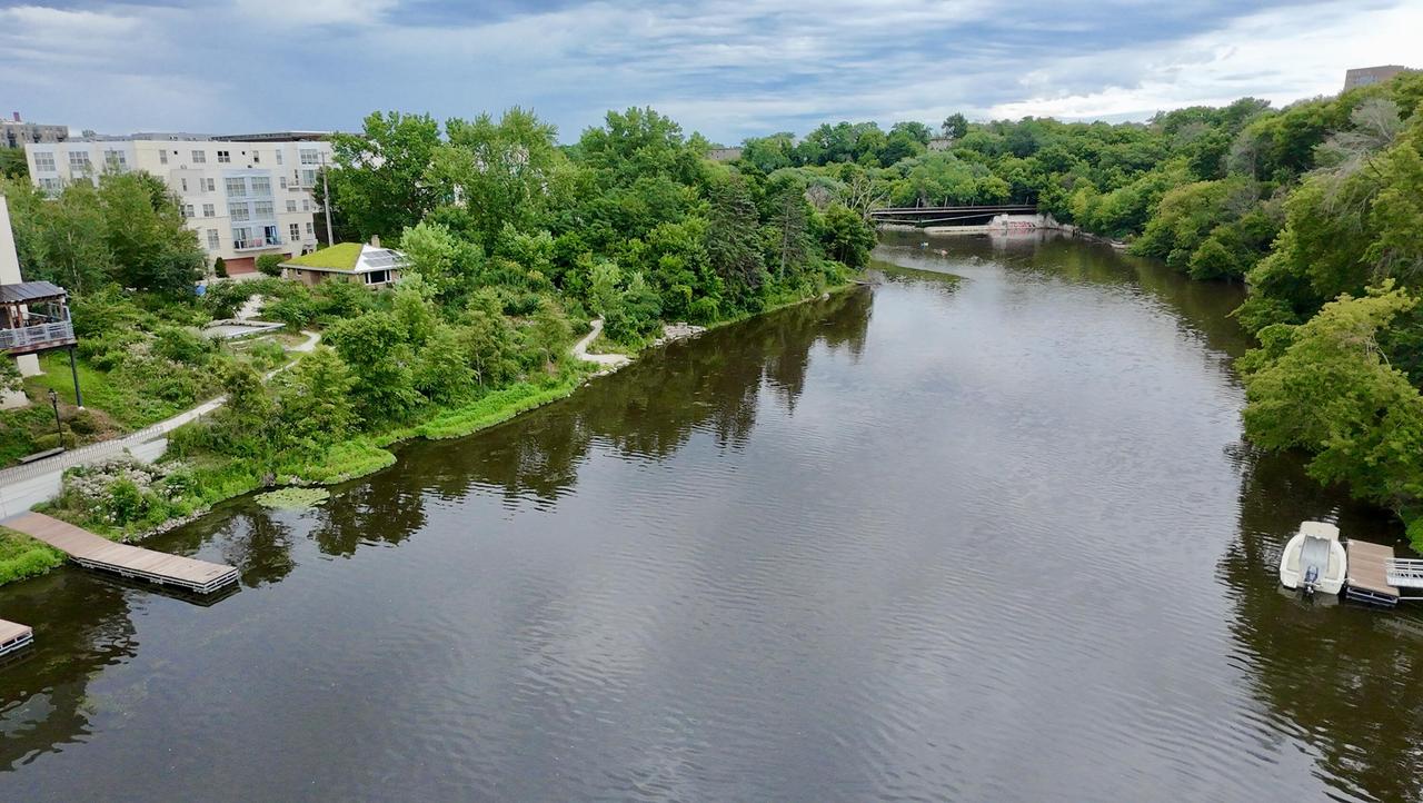 2121 N Riverboat Rd, Milwaukee, WI 53212