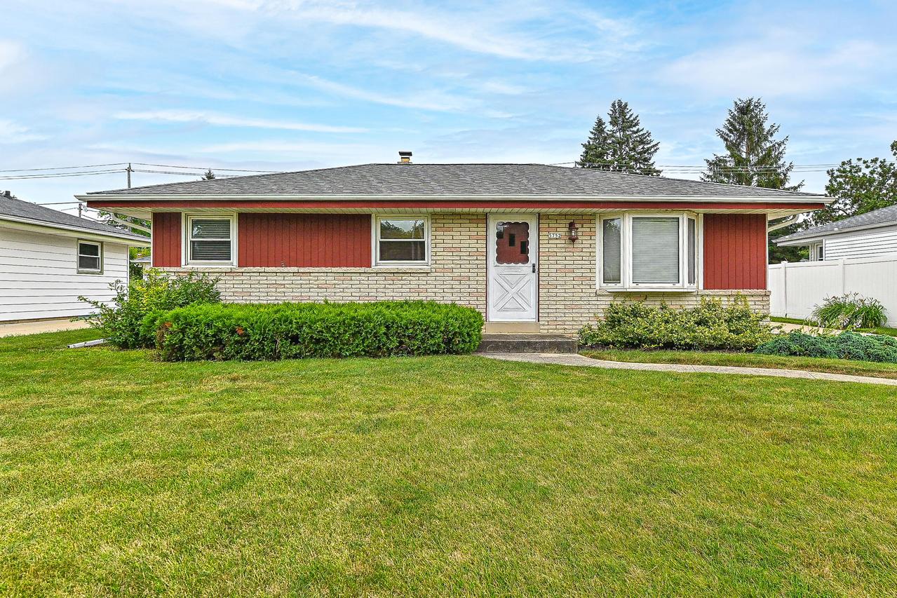 5752 S Indiana Ave, Cudahy, WI 53110
