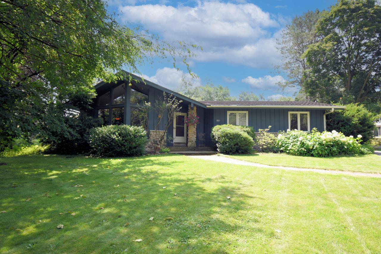 10103 W Edgerton Ave, Hales Corners, WI 53130