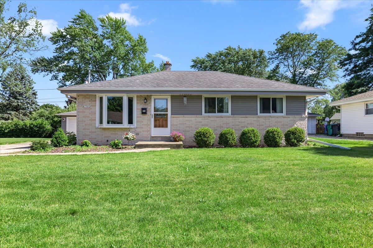 N90W17493 St Thomas Dr, Menomonee Falls, WI 53051