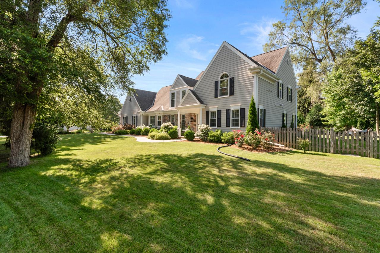 501 E Freistadt Rd, Thiensville, WI 53092