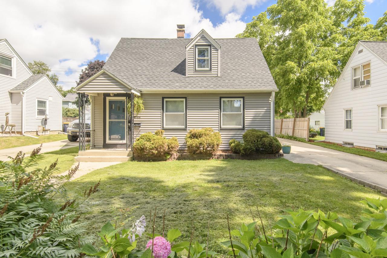 8944 W Montana Ave, West Allis, WI 53227