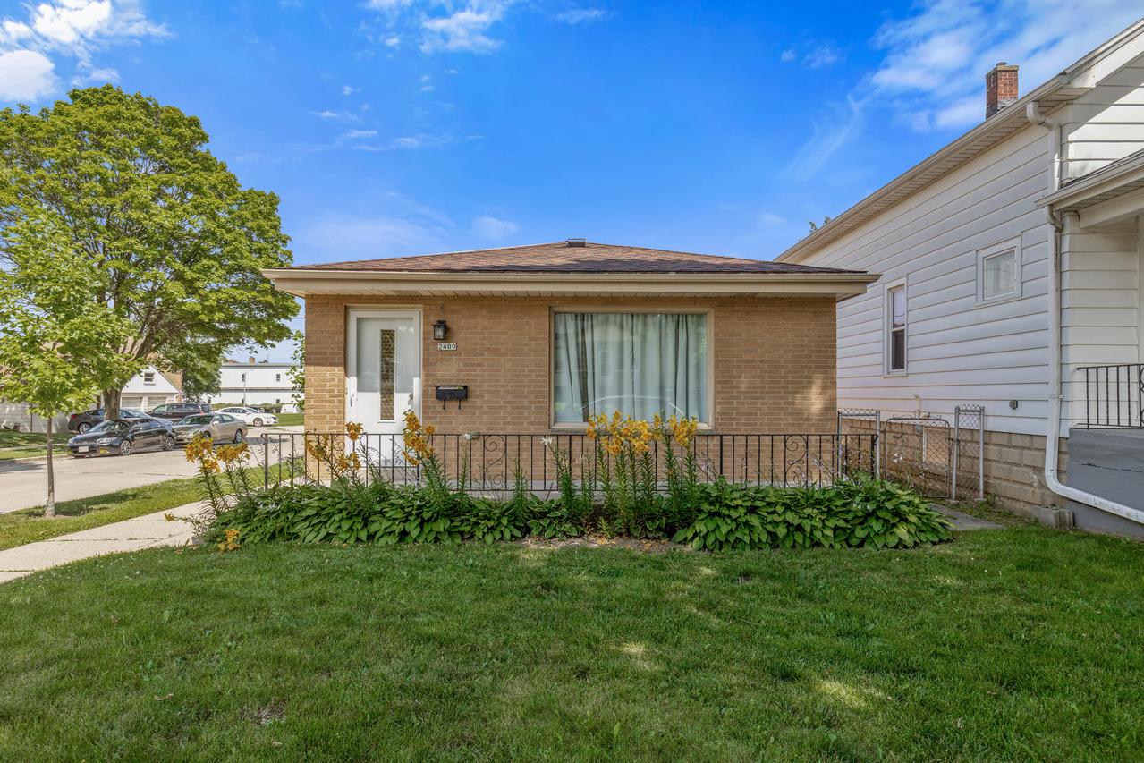 2400 S 62nd St, West Allis, WI 53219