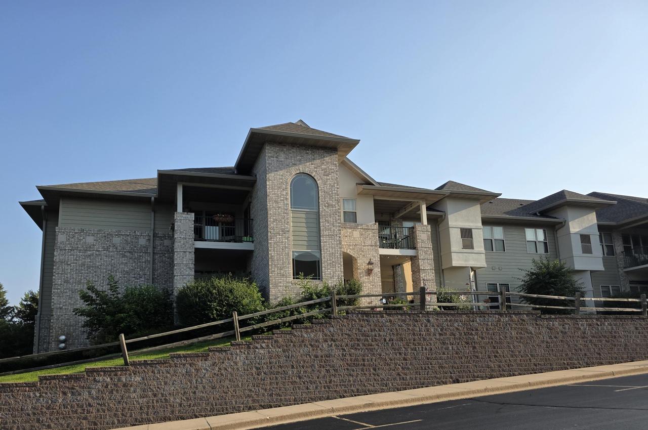 450 N Silverbrook Dr #208, West Bend, WI 53090