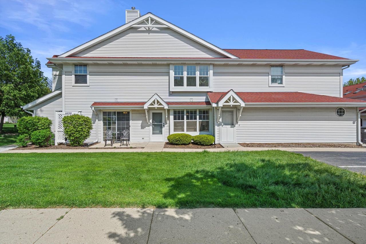 6030 S Crosswinds Dr #1, Cudahy, WI 53110