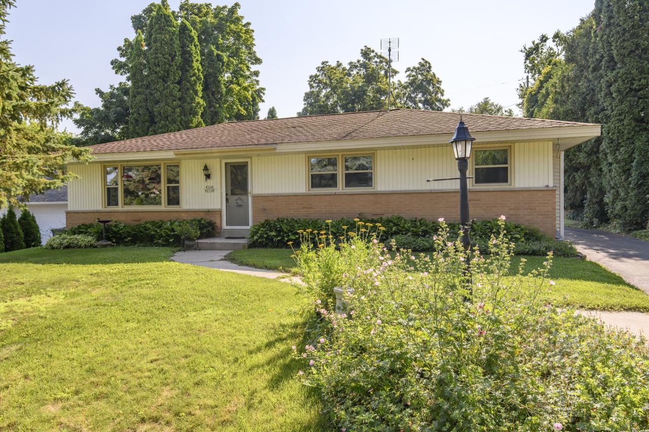 W268N2728 Water St, Pewaukee, WI 53072