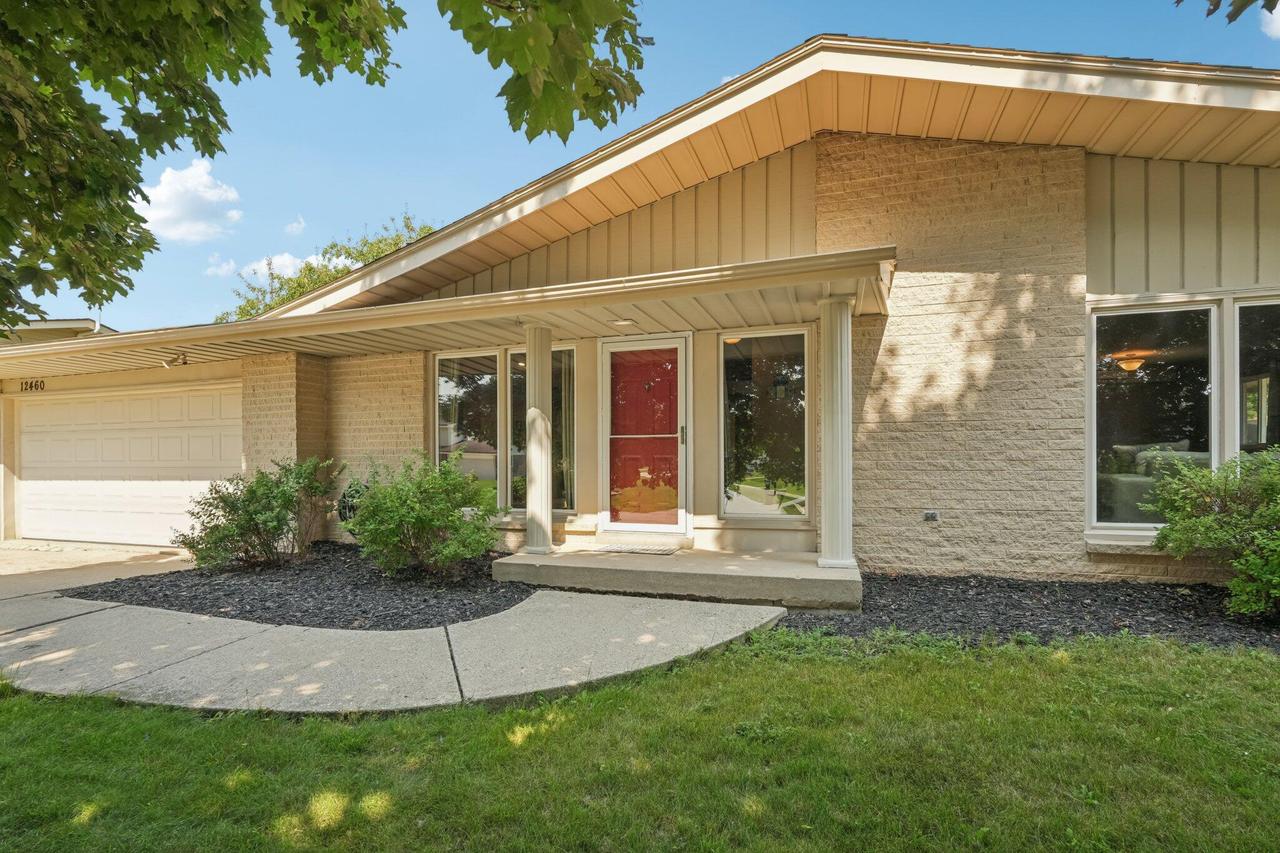 12460 W Crawford Dr, New Berlin, WI 53151