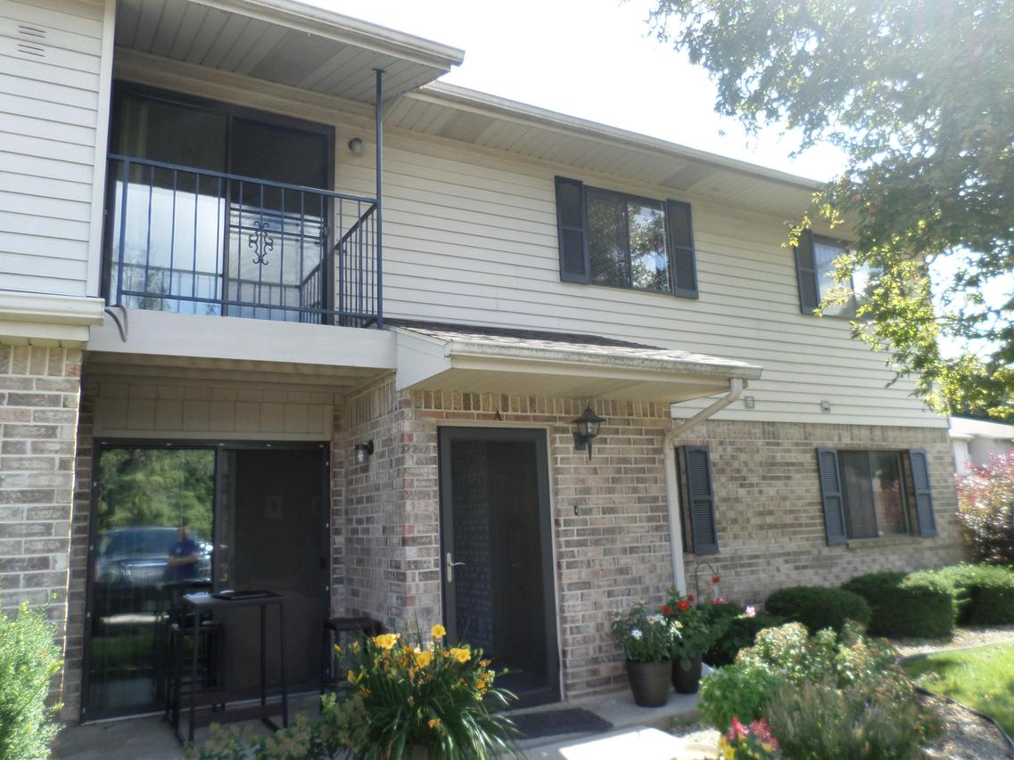 3938 81st St #E, Kenosha, WI 53142