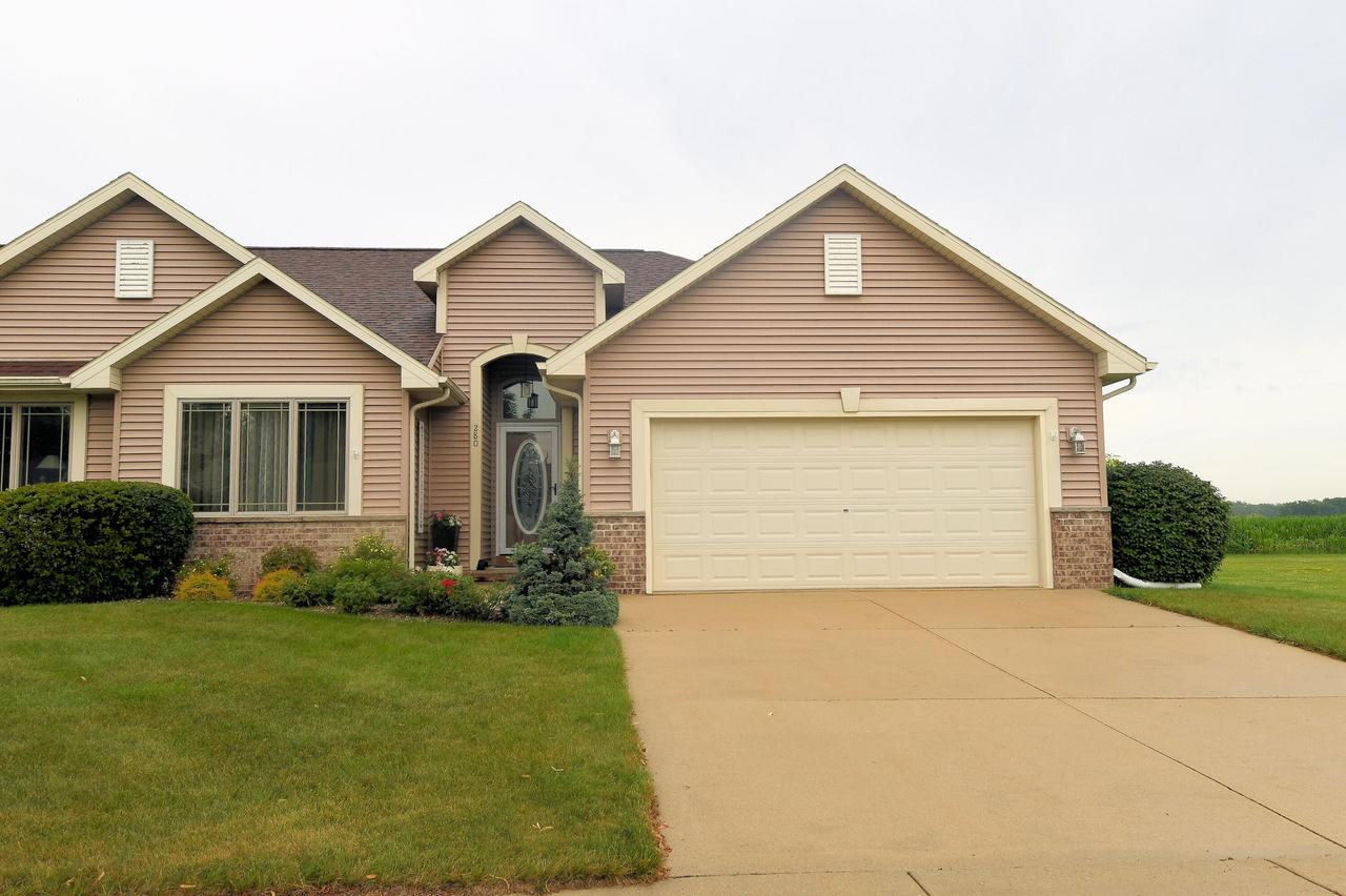 280 E Redding Cir, Belgium, WI 53004