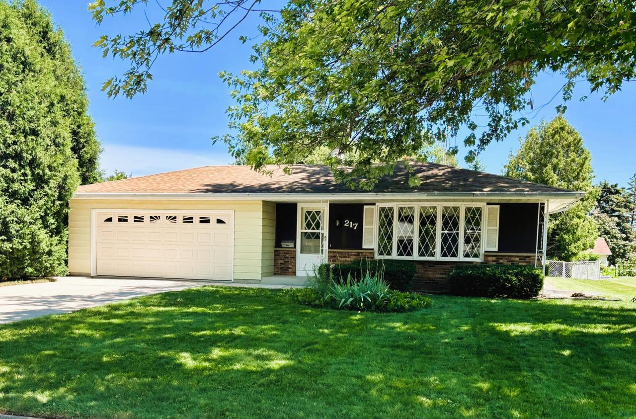 217 S Pershing St, Howards Grove, WI 53083