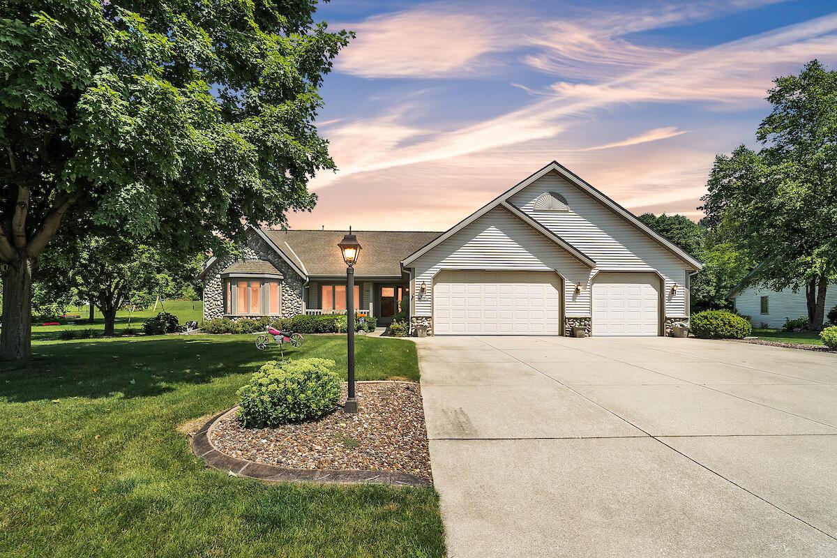 N75W24230 Overland Rd, Sussex, WI 53089