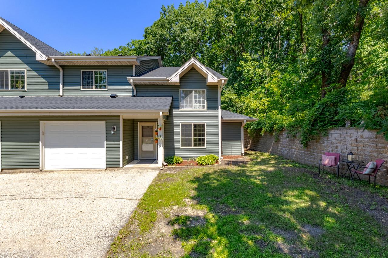 200 James St #D, Slinger, WI 53086