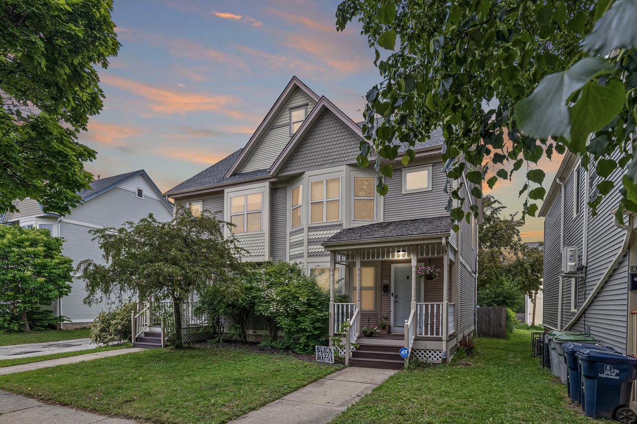 2118 N Palmer St, Milwaukee, WI 53212