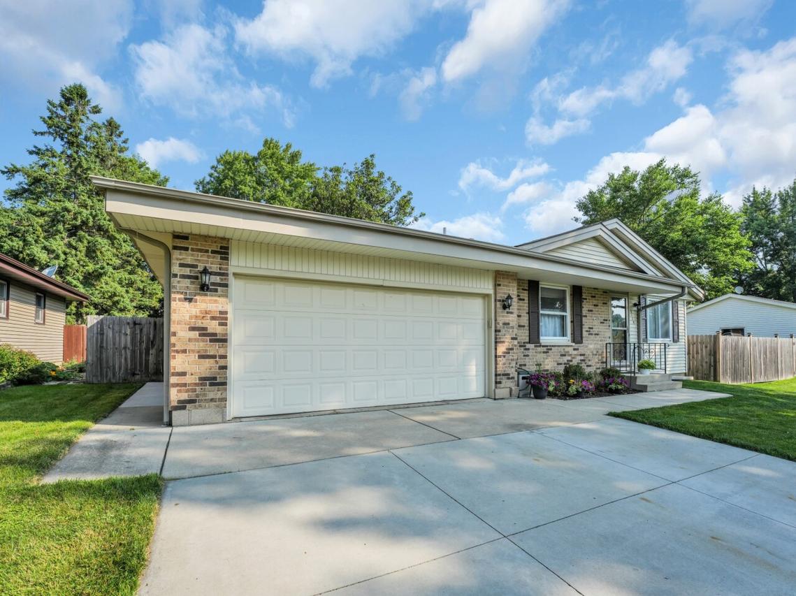 5114 Kings Cir, Racine, WI 53406