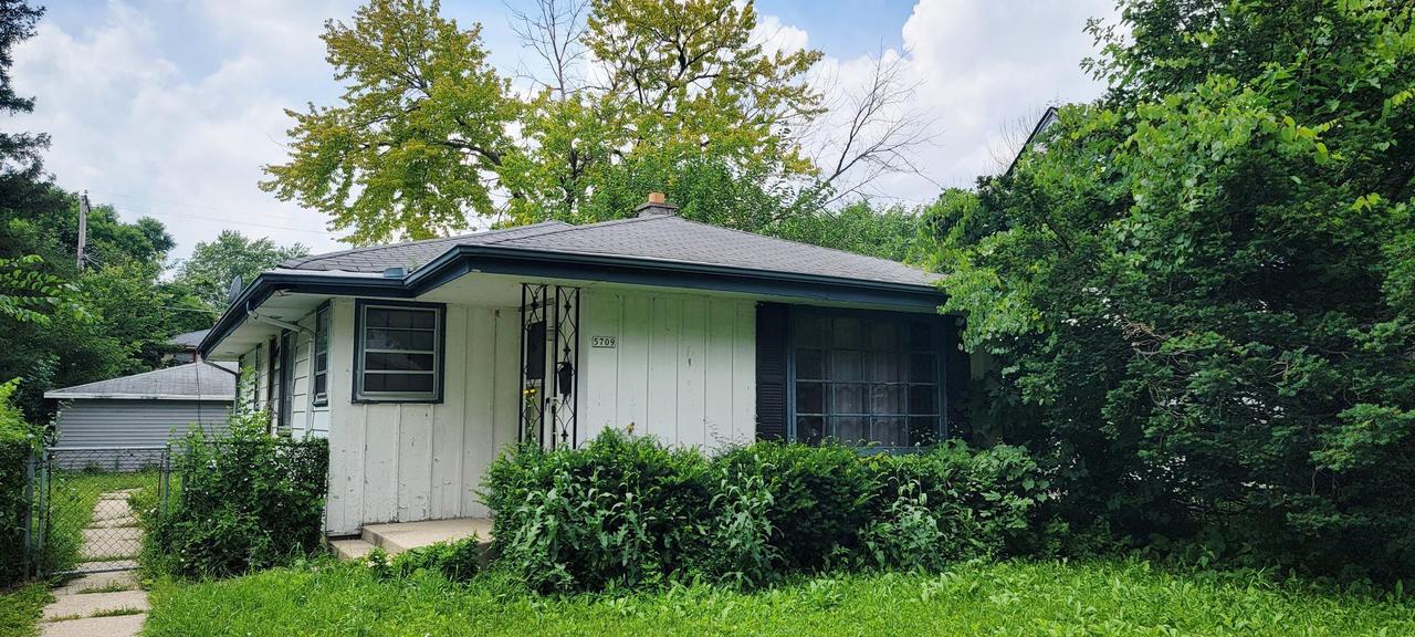 5709 N 93rd St, Milwaukee, WI 53225