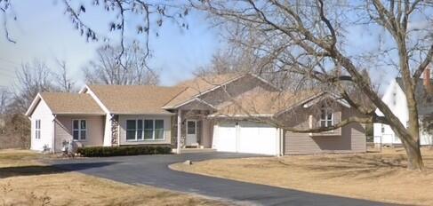 9371 S Chicago Rd, Oak Creek, WI 53154
