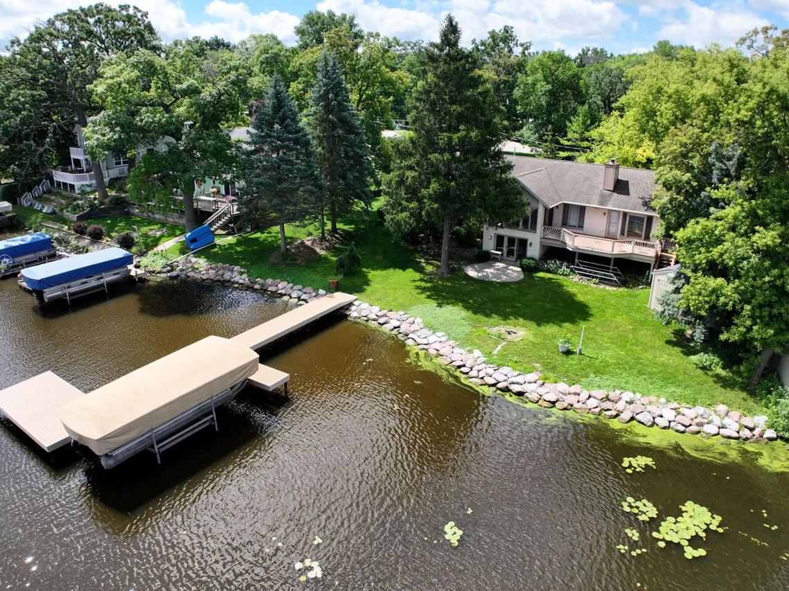 4605 Riverside Rd, Waterford, WI 53185
