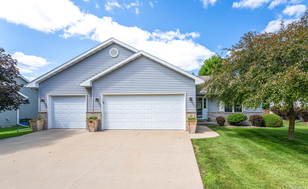 17 Hunters Ct, Fond Du Lac, WI 54937