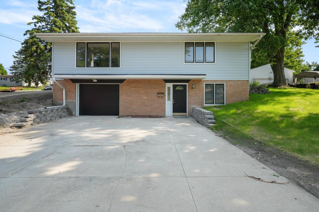 1103 9th Ave, Union Grove, WI 53182