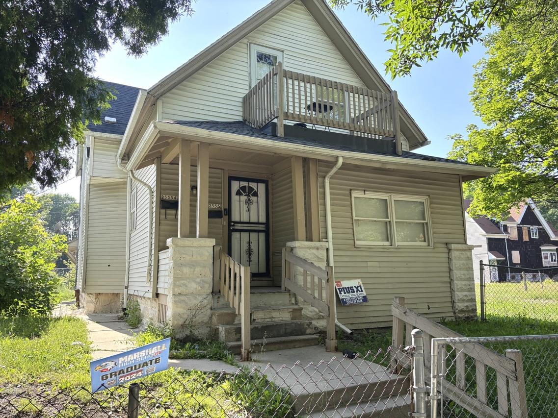 2555 N 16th St, Milwaukee, WI 53206