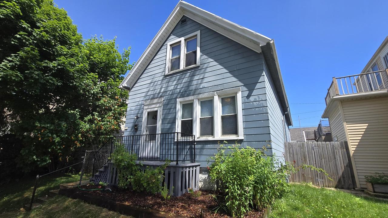 708 E Locust St, Milwaukee, WI 53212