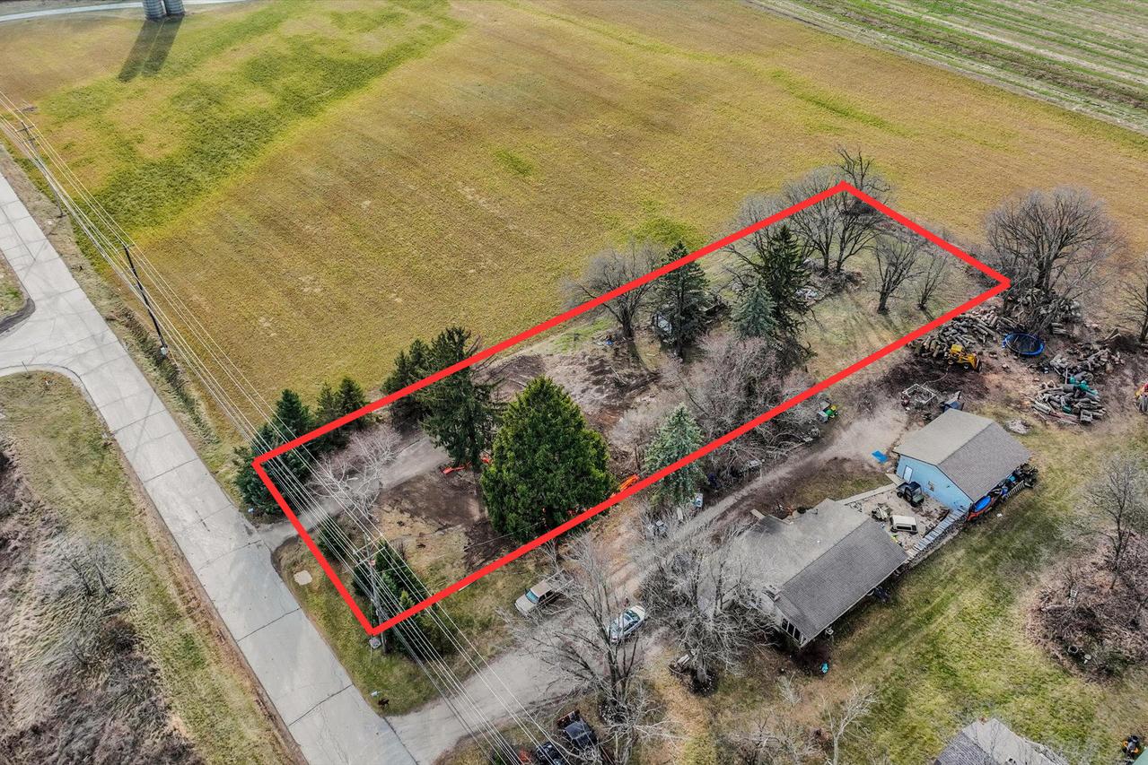 3911 Campbell Trce, Delafield, WI 53029