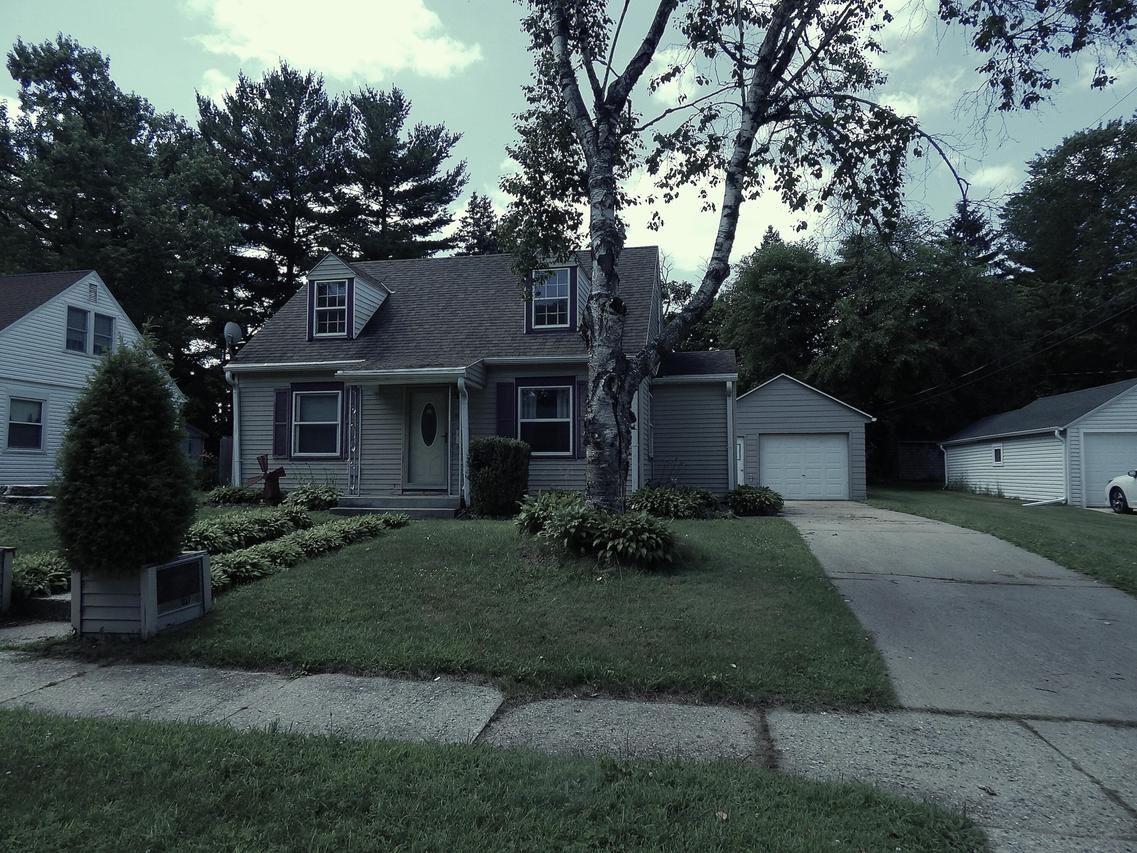 1004 Birchwood Dr, West Bend, WI 53095