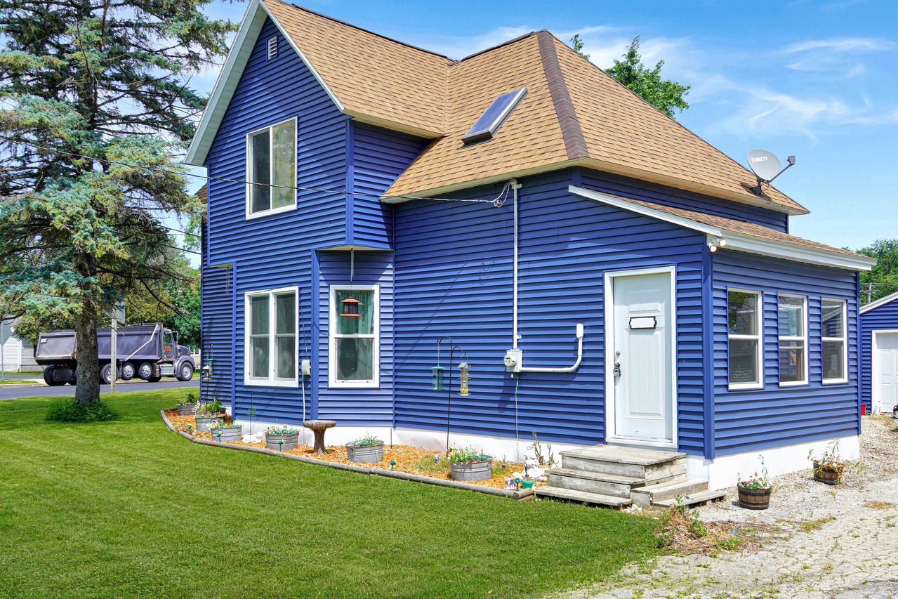 N5680 2nd St, Shiocton, WI 54170