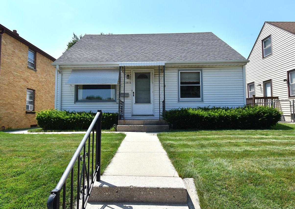 2813 S 68th St, Milwaukee, WI 53219