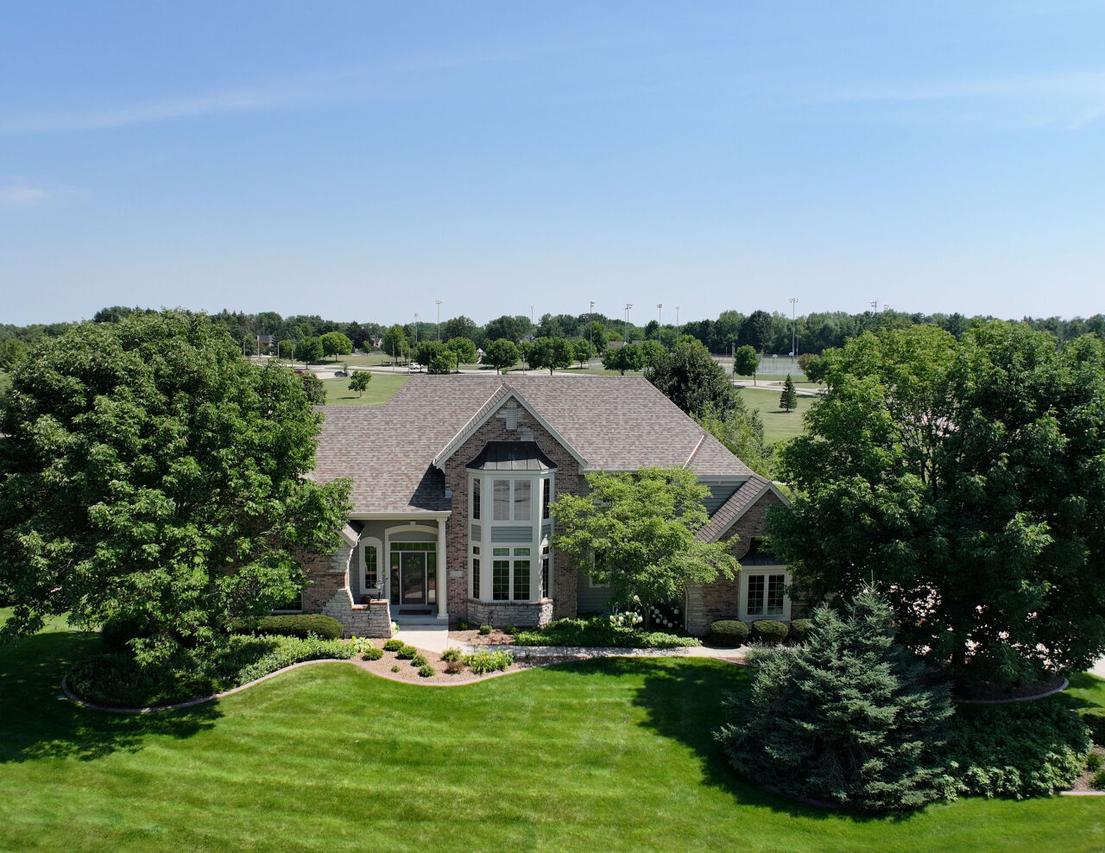 N70W14619 Terrace Dr, Menomonee Falls, WI 53051
