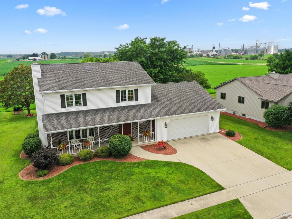420 Johnson St, Valders, WI 54245