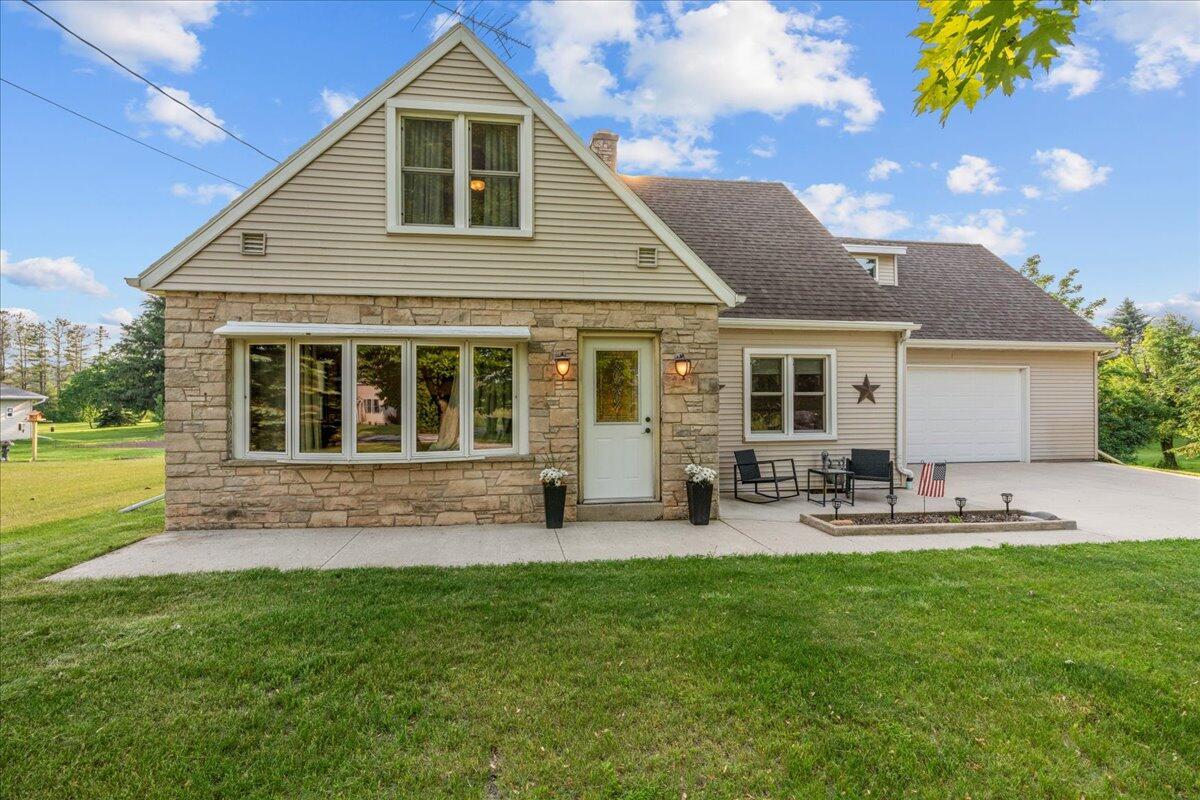 1236 N Westview St, Cleveland, WI 53015