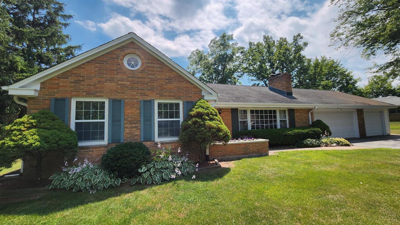 N71W15071 Plainview Dr, Menomonee Falls, WI 53051